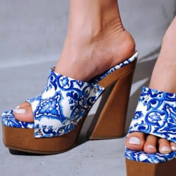 Cape Robbin Shoes - Women’s Moika Platform Sculptured Block Heel Mules